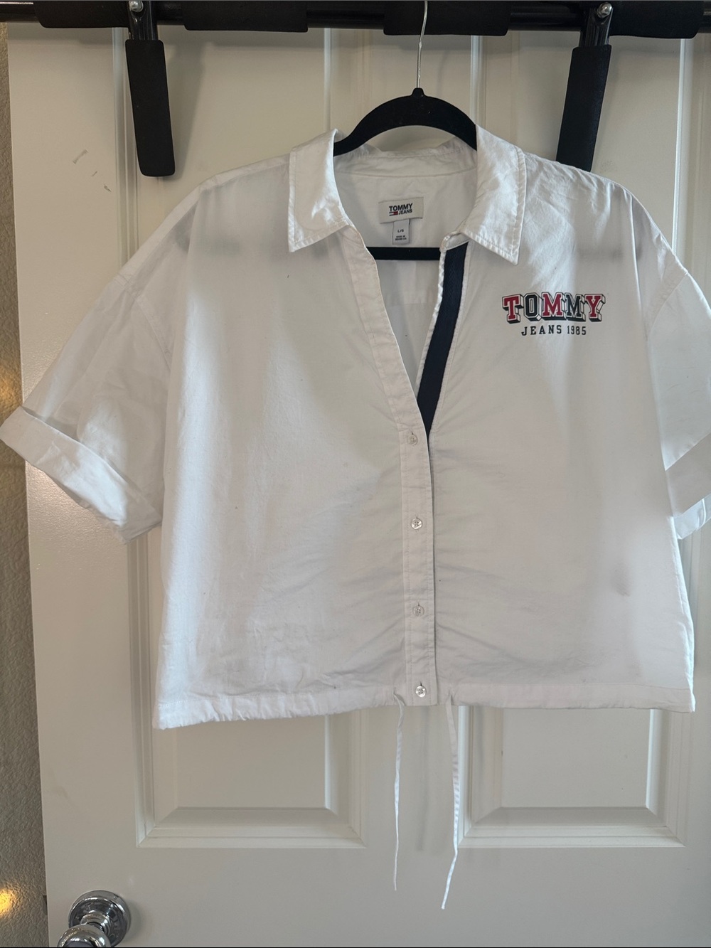 Tommy Hilfiger White Short-Sleeve Cropped Button-Down Shirt with Logo